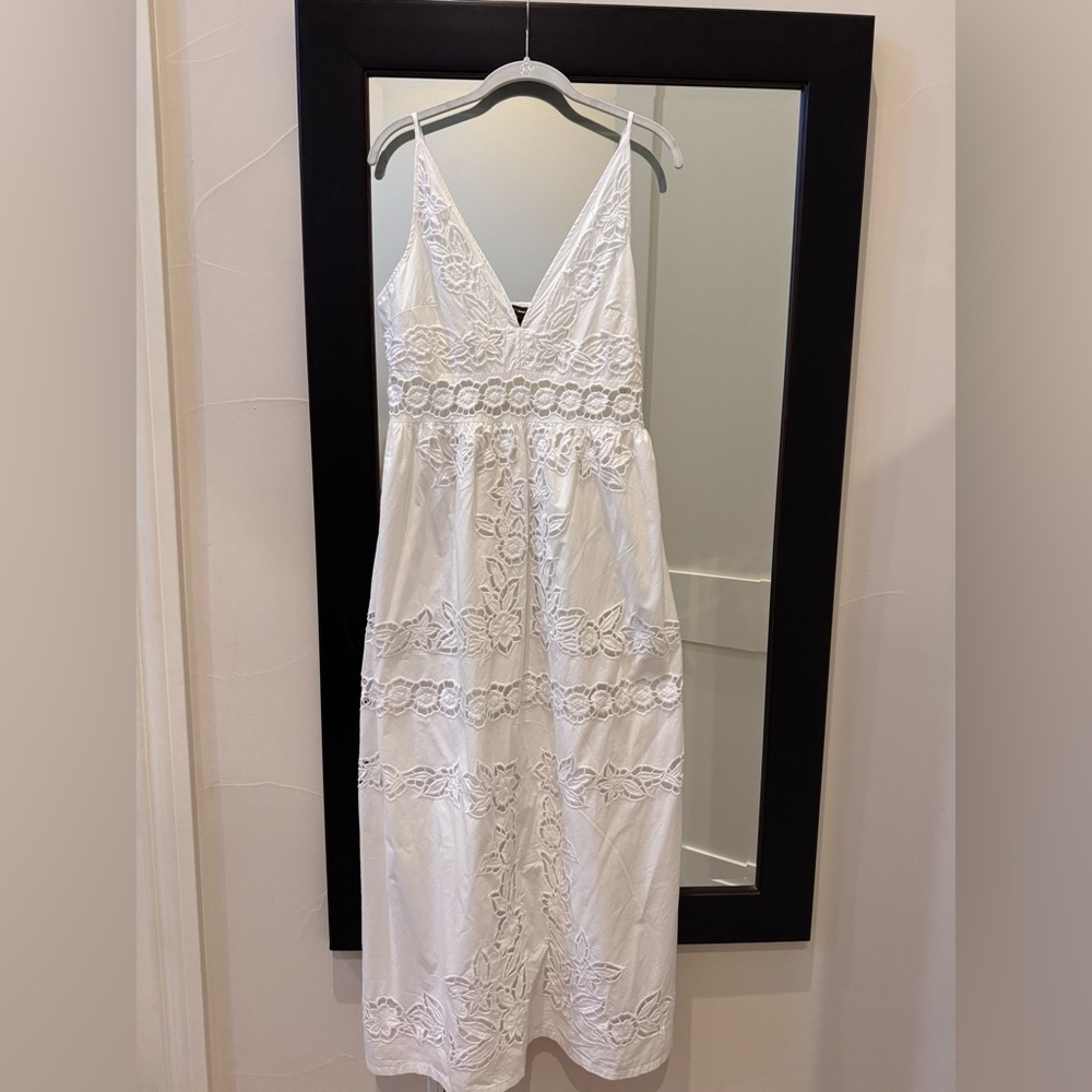 Chic White Floral Midi Dress